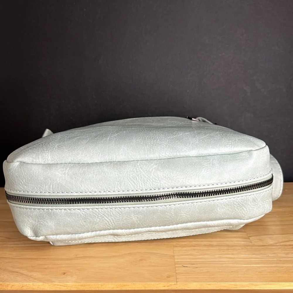 NWT‎ Sam & Hadley Expandable Hobo Bag in Seafoam